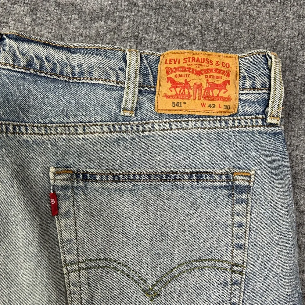 Levi's 541 Straight Jeans Men Blue Denim 5-Pockets Classic Zip Fly - 42X30